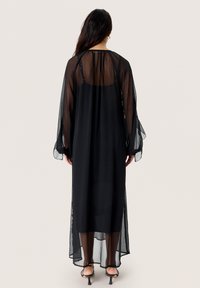 Soaked in Luxury Maxi šaty - black