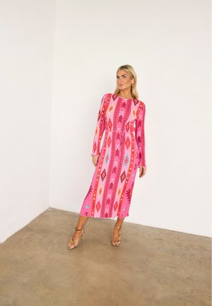 PINK BRIDGET PLISSE DRESS - Robe longue - pink