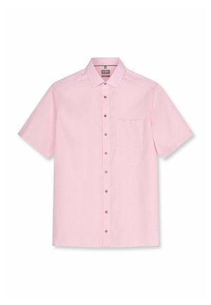 Camicia da uomo a maniche corte, rosa chiaro, con bottoni frontali, colletto a punta e taschino singolo sul petto, distesa su uno sfondo bianco.