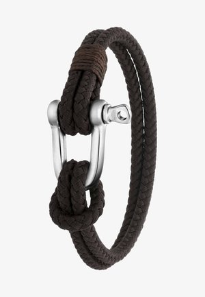 Vlechtarmband van donkerbruin touw met een zilveren metalen sluiting met een unieke knoopontwerp en een gestructureerde oppervlakte.