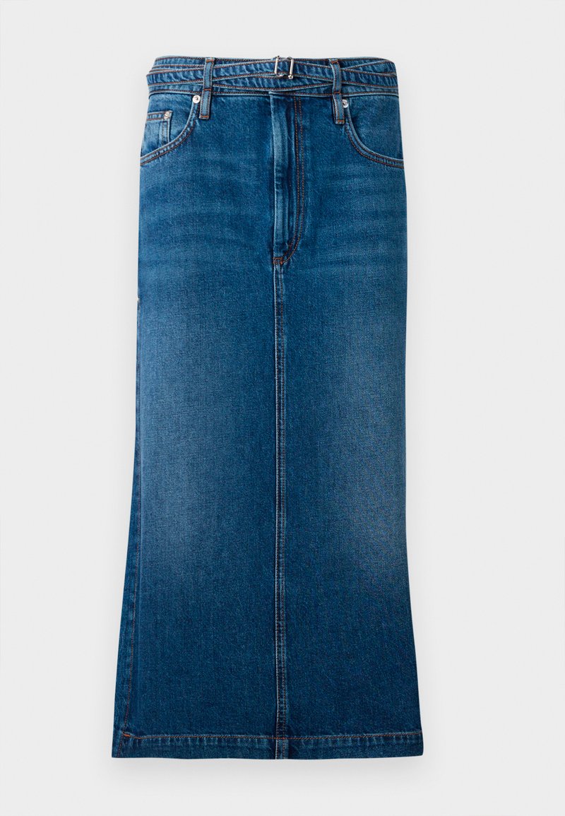 Jupe en denim de lavage moyen avec une coupe droite, dotée d'une fermeture éclair frontale dissimulée, de passants de ceinture et de coutures contrastantes.