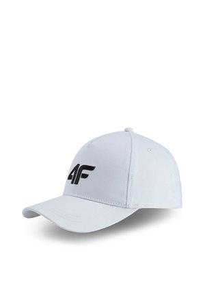 Biała czapka z daszkiem z czarnym logo „"4F"” z przodu, pokazana pod kątem na jednolitym białym tle.
