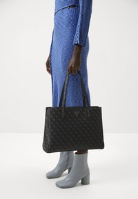 Guess POWER PLAY TECH TOTE - Shopping Bag - black