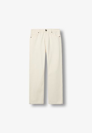 Ecru proste spodnie z kieszeniami z przodu i z tyłu, szlufkami na pasek oraz zapięciem na guzik w pasie.