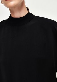 adL RUFFLED COLLOR GÜMPED - Camicetta - black