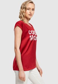 Merchcode MOTHERS DAY - COOL MOM - Marškinėliai su spaudiniu - burgundy