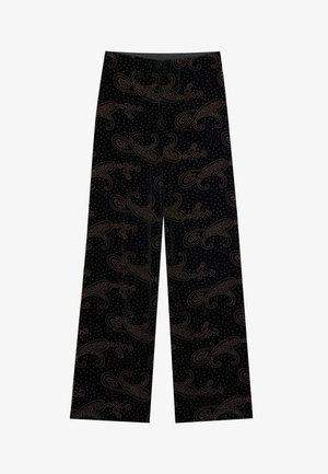 Calças largas de veludo preto com um padrão ondulado feito de pequenos rebites metálicos, com uma textura suave e fecho na cintura.