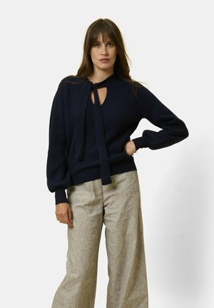 Just Cashmere LAVALIERE - Neule - bleu marine