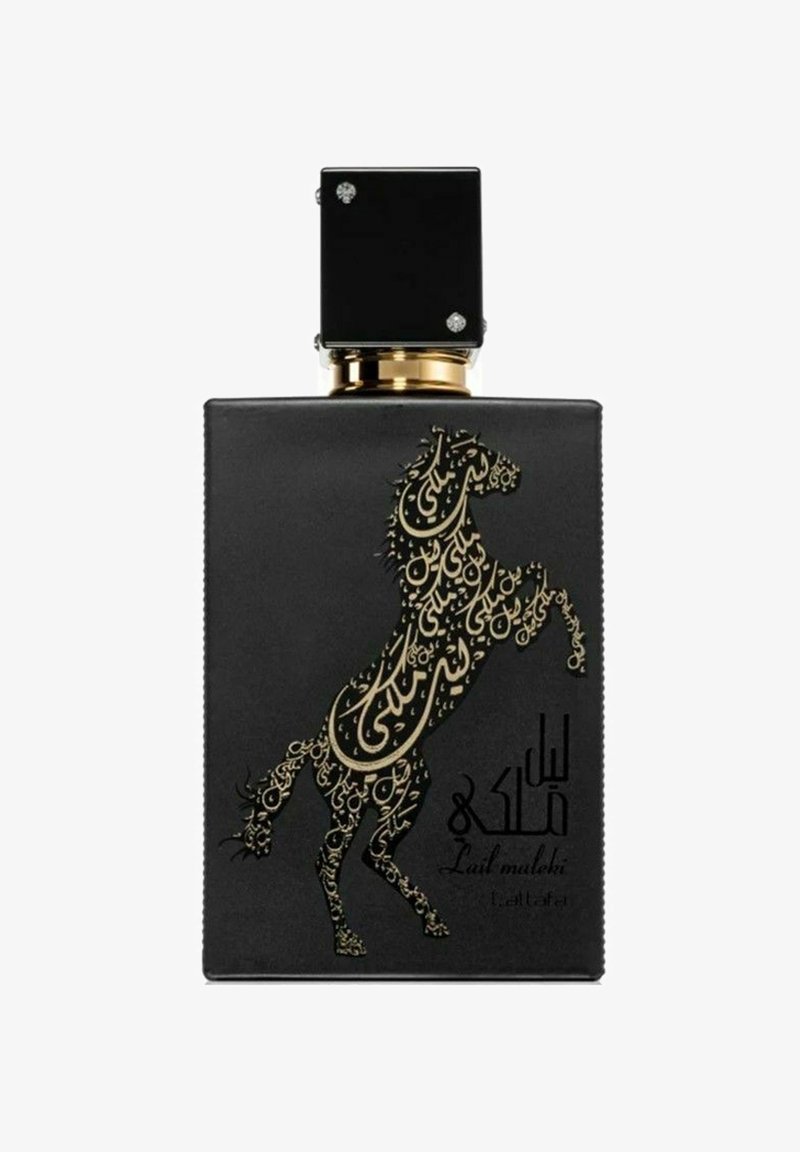 Musta suorakulmainen parfyyMipullo, jossa on kultainen ja musta hevosen siluettimuotoilu, varustettuna neliömäisellä mustalla korkilla ja kultaisella kauluksella.