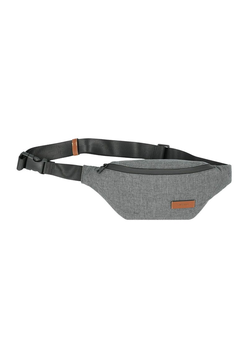 Riñonera de tela gris con un acabado texturizado, diseño slim, bolsillo delantero con cremallera, correa ajustable y un acento de cuero marrón.