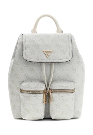 Zaino Guess grigio chiaro con motivo a logo distintivo, patta frontale con logo color oro e due tasche frontali con cerniere doppie e tiretti dorati.