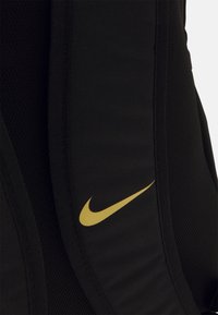 Nike Performance ACADEMY TEAM BACKPACK - Mochila - black/metallic gold coin