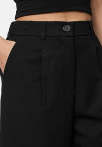 Pieces PCKAMIL - Short - black