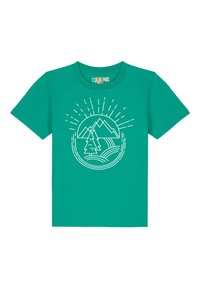 Teal katoenen T-shirt met een wit grafisch ontwerp van bergen, een boom en golvende lijnen binnen een cirkelvormig kader. Korte mouwen.