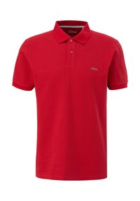 Polo rouge à manches courtes avec col et deux boutons, avec un petit logo s.Oliver brodé sur la poitrine gauche.