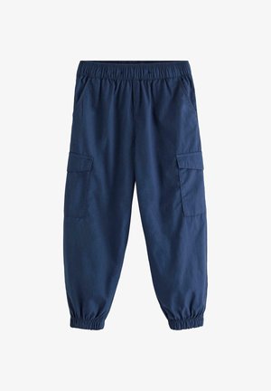 Navyblå cargobukser med elastisk talje og manchetter, med sidelommer med klap og skrå forlommer.