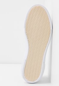 Lacoste Matalavartiset tennarit - white