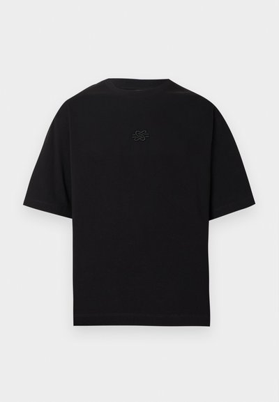 Black short-sleeve t-shirt made of cotton. Features a crew neck and a subtle embroidered logo on the chest. Smooth texture.