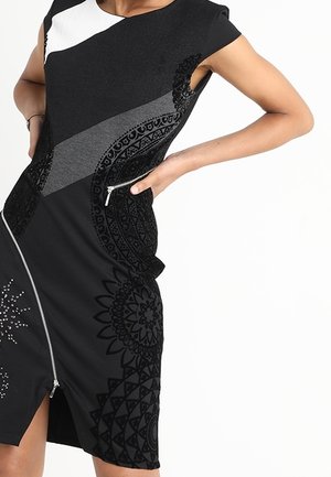 Desigual, Robe fourreau - black