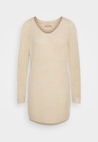 Maglione beige a maglia con scollo a V, maniche lunghe e polsini a costine; presenta una trama a trama larga e un orlo posteriore leggermente più lungo.
