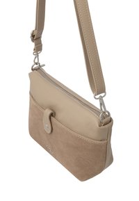 Borsa beige realizzata in pelle e suede, con chiusura a zip, patta frontale con bottone a pressione e tracolla regolabile.