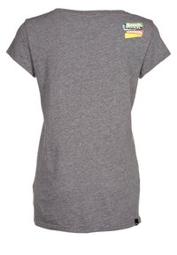 Camiseta gris de manga corta hecha de algodón suave, con un logo colorido en la parte superior de la espalda y un dobladillo recto con detalles mínimos.