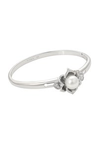 Bracciale in argento con una perla tonda al centro, circondata da un design floreale con dettagli in diamante, finitura liscia e lucida.