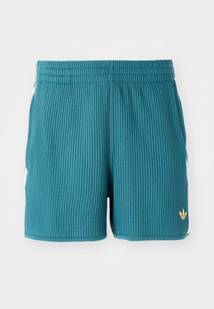 Akwamarinowe, teksturowane, dzianinowe spodenki sportowe z elastycznym pasem, białymi bocznymi paskami oraz małym żółtym logo Adidas na dolnej lewej nodze.