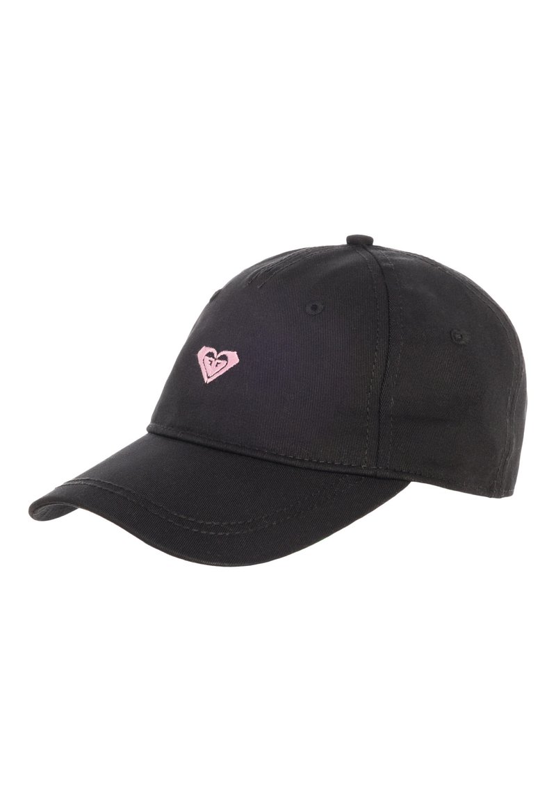 Gorra de béisbol negra hecha de algodón con visera curvada y un logo de corazón rosa bordado en la parte frontal. Correa ajustable en la parte posterior.