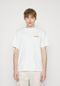 Puma X 8ENJAMIN GRAPHIC - Tricou cu imprimeu - white