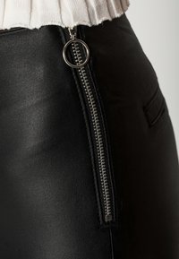 ONLY Leggings - Byxor - black