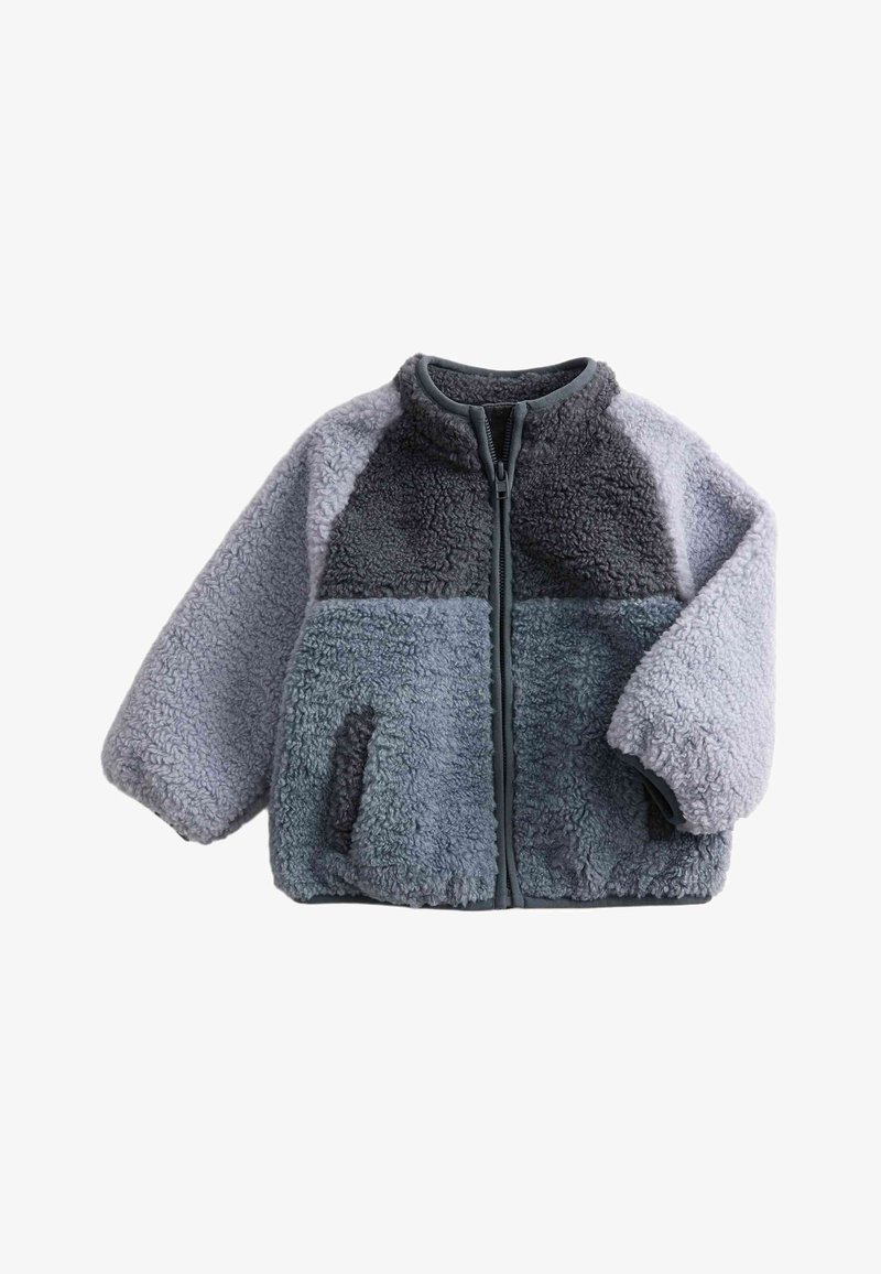 Polarowa kurtka z zamkiem błyskawicznym z przodu, z kolorowym blokiem w odcieniach szarości i jasnej szarości. Teksturowany materiał o miękkim, puszystym wykończeniu.