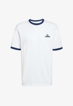 Valge puuvillane T-särk, mis on varustatud tumesinise ribaga kaela ja varrukate otstes, vasakul rinnal on väike tikitud adidas'i logo.