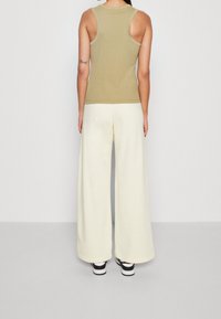 Nike Sportswear Linne - olive