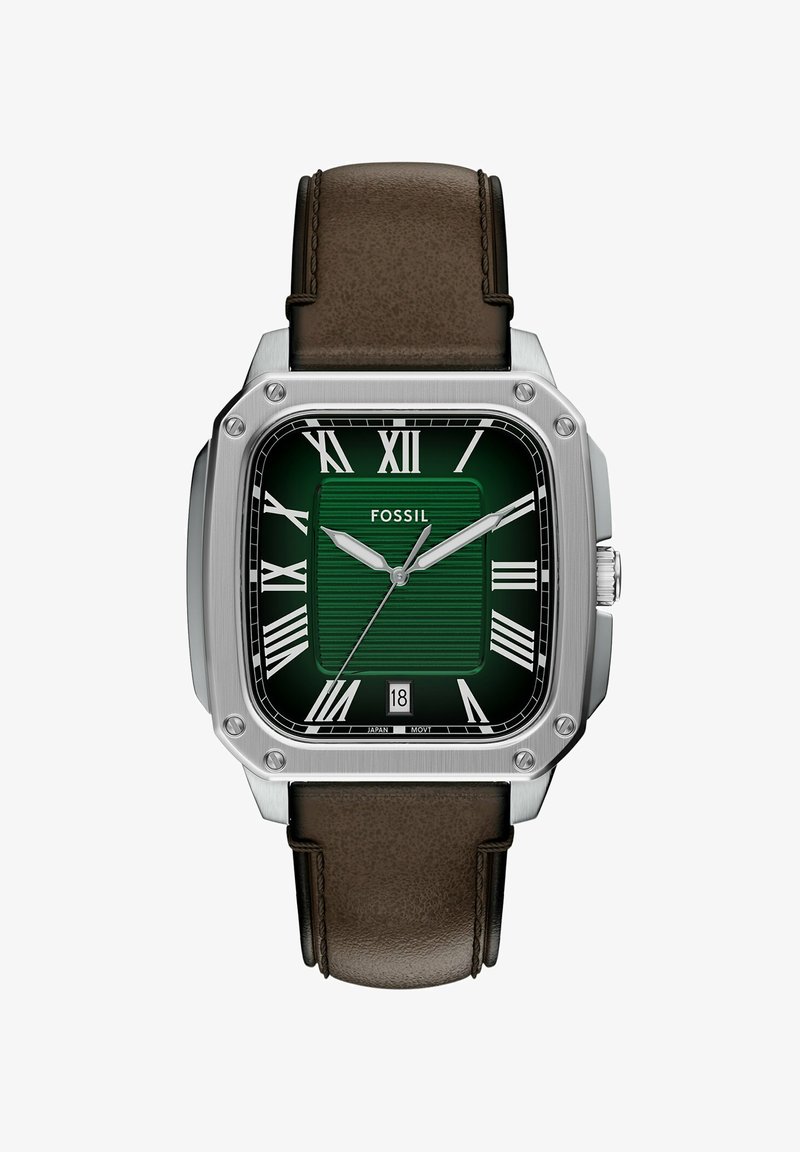 Orologio quadrato in acciaio inossidabile con quadrante testurizzato di colore verde scuro, numeri romani, lancette argentate e cinturino in pelle marrone con dettagli di cucitura.