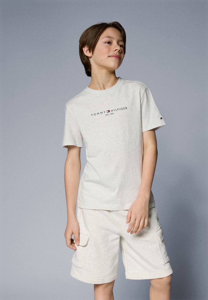 Tommy Hilfiger - TEE SET - Cargobroek - snow white heather, Vergroten