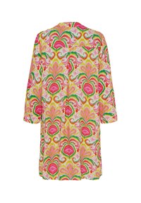 Mønstret beklædning med et livligt blomstermotiv i pink, grønne og gule nuancer. Stoffet er letvægtigt med en løs pasform og 3/4 ærmer.