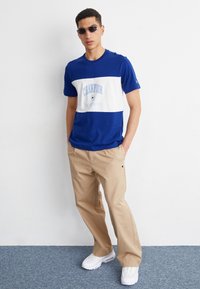 Champion Rochester BOOKSTORE CREWNECK - Tričko s potlačou - blue/white