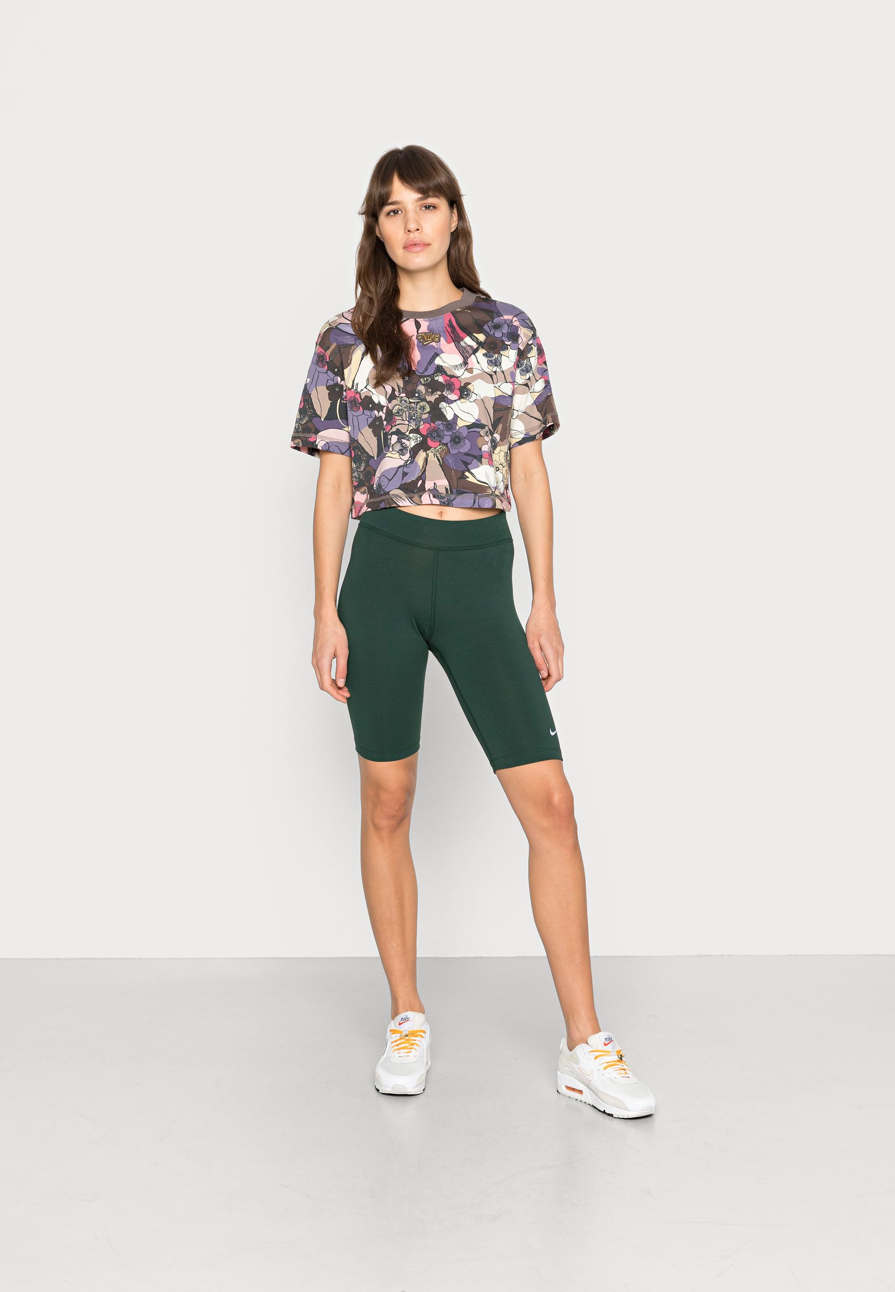 Nike Sportswear MR BIKER - Shorts - pro green/white/verde - Zalando.it