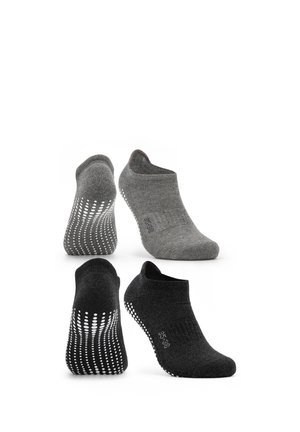 Zwei Paare rutschfeste Knöchelsocken in Grau und Schwarz, jeweils mit Sohlen mit weißen Grip-Punkten auf weißem Hintergrund.