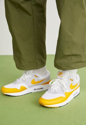 AIR MAX 1 - Baskets basses - white/university gold