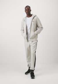Champion ICONS FULL ZIP HOODIE SMALL LOGO - Cipzáras pulóver - beige