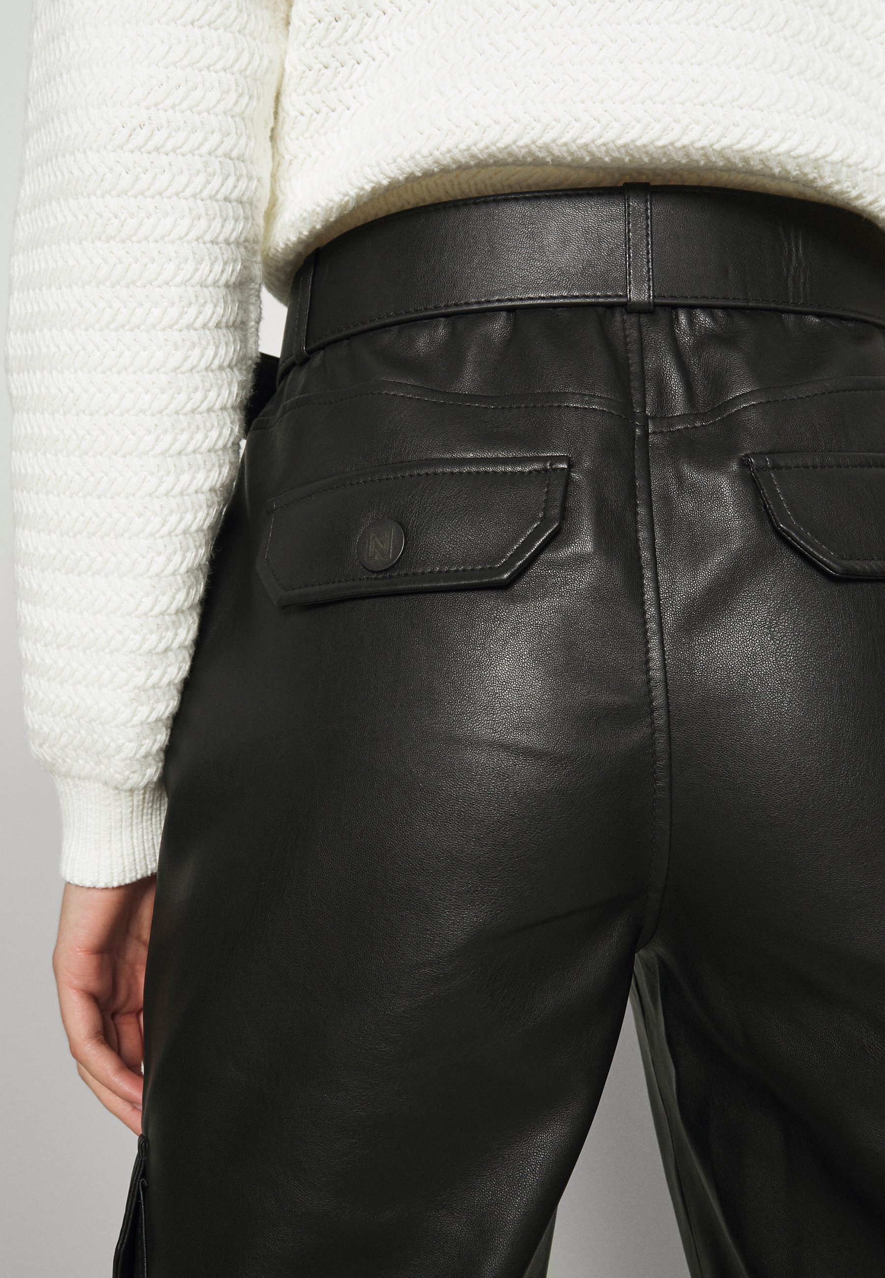 Nikkie Mika Pants zwart | JHP Fashion