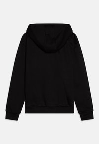 Felpa nera con cappuccio, in materiale di cotone, dotata di cappuccio con cordino, maniche lunghe e orlo e polsini a costine. Design semplice e privo di decorazioni.