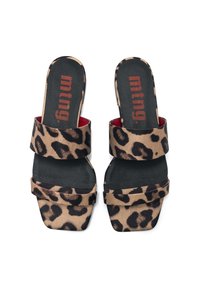 Sandalias de tacón con estampado de leopardo, con dos correas anchas y puntas cuadradas. Forro negro y detalles rojos en el interior. Nombre de la marca: mtng.
