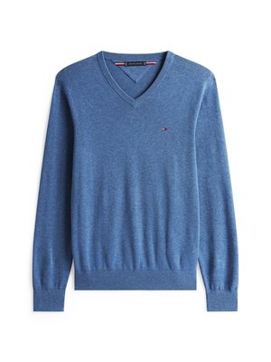 Pull bleu en v fait d'un matériau tricoté doux. Il présente des poignets et un ourlet côtelés, avec un petit logo sur la poitrine gauche. Design simple et sans coutures.