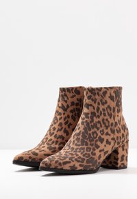 Madden Girl Kotníkové boty - black