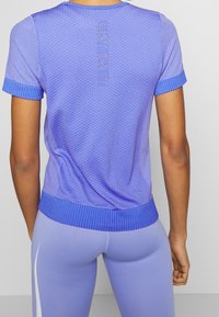 Nike Performance T-shirt med print - blue