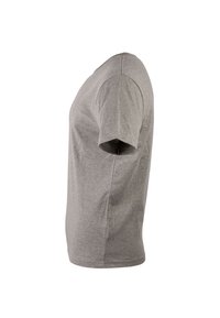 Camiseta gris de manga corta hecha de una mezcla de algodón. Presenta un cuello redondo y una textura suave con un diseño de corte ajustado.