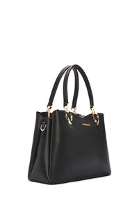 Borsa a mano in pelle nera con finitura textured, dettagli in metallo dorato, doppi manici e forma strutturata. Caratterizzata da un sottile logo decorativo.